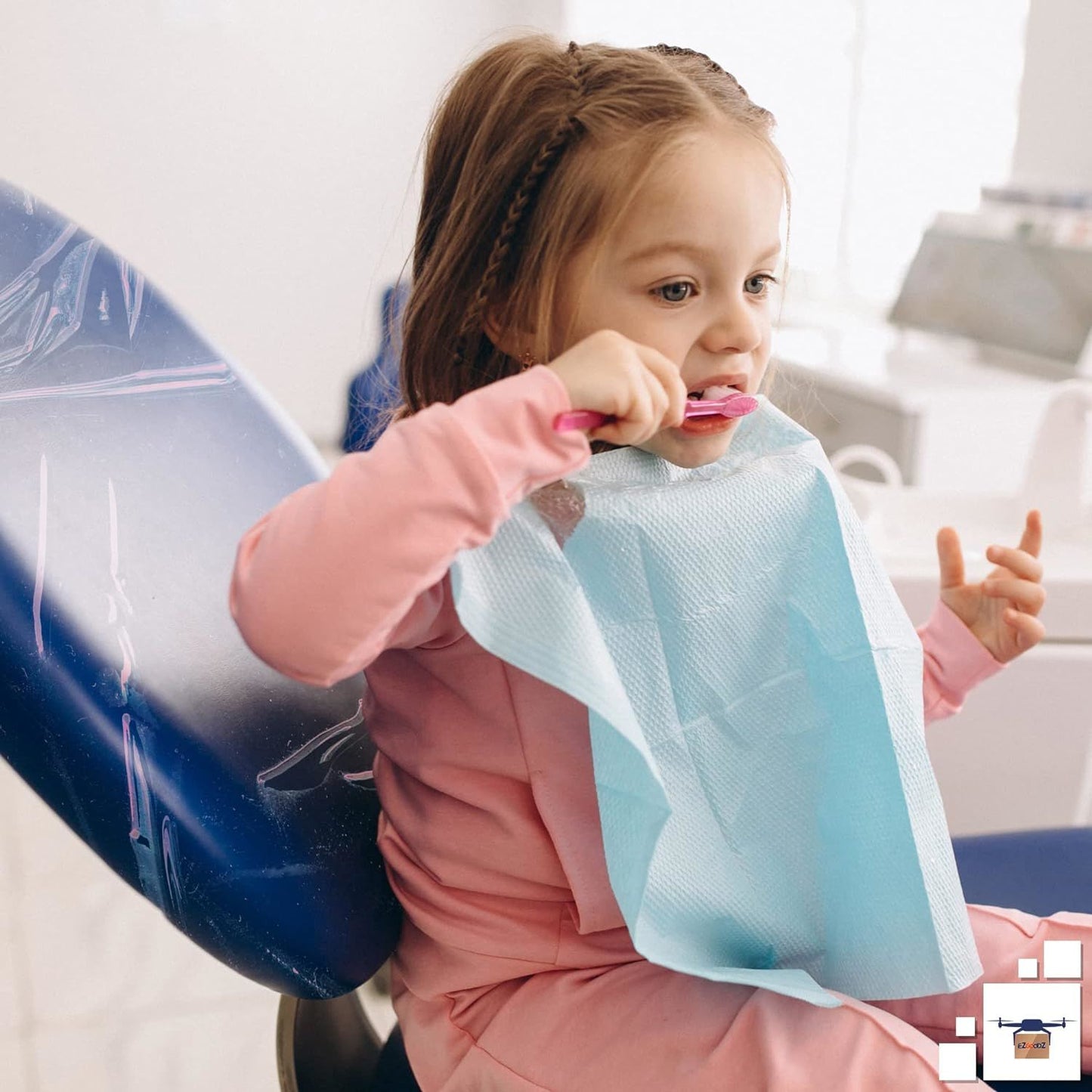 一次性牙醫半椅套; 24 英吋 x 27.5 英吋。 250 個裝防水塑膠紋身和牙科 1/2 椅子保護墊。專業聚乙烯 070 萬靠背覆蓋物;頭枕;袖子。